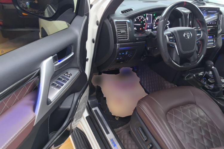 Used Toyota Land Cruiser 2019 4.0L GX-R GT 8-Cylinder Genuine Leather – Middle East Interior 3