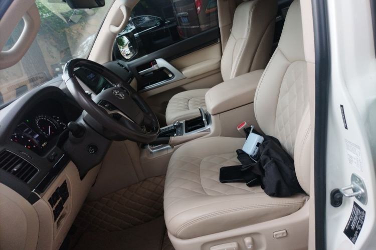 Used Toyota Land Cruiser 2019 5.7L 7-Seater Middle East Version Left Front Seat