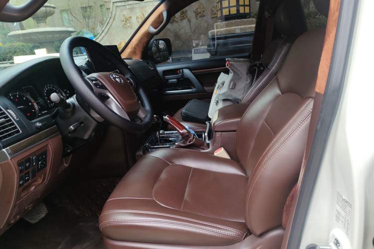 Used Toyota Land Cruiser 2019 4.0L VX-R Lowered Suspension Middle East Left Front Seat