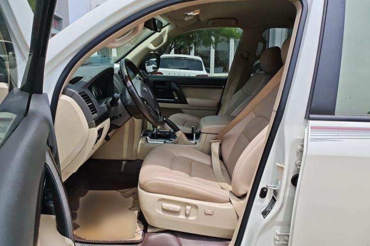 Used Toyota Land Cruiser 2019 4.0L VX-R Lowered Suspension Middle East Left Front Seat