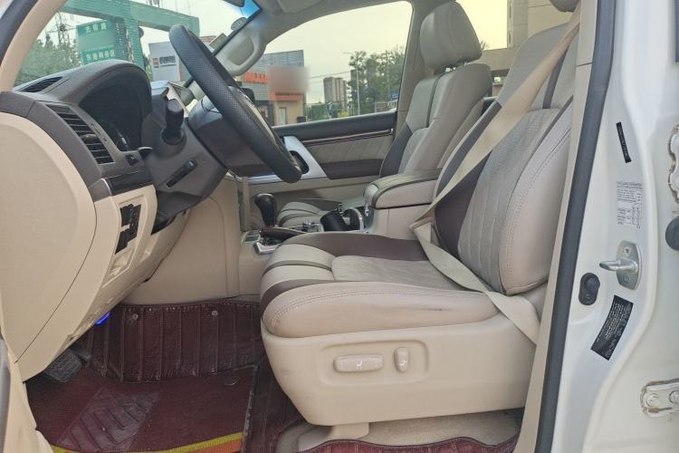 Used Toyota Land Cruiser 2019 4.0L GX-R GT Dual Fuel Sunroof Velvet Interior – Middle East Specification Left Front Seat
