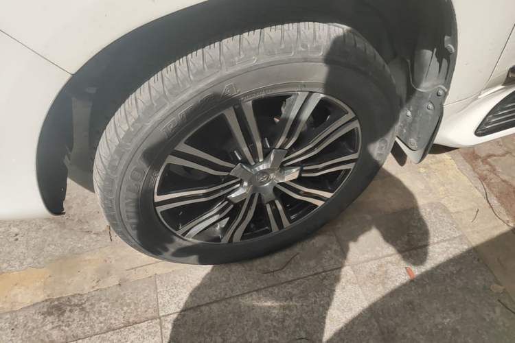 Used Toyota Land Cruiser 2019 4.0L 7-Seater Automatic Transmission Middle East Version Left Front Wheel Hub