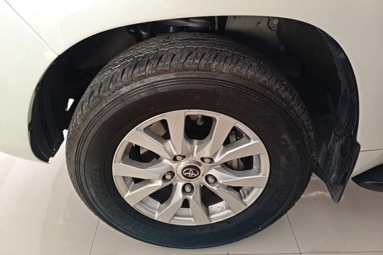 Used Toyota Land Cruiser 2019 4.0L GX-R 7 Seats Parallel Import Left Front Wheel Hub