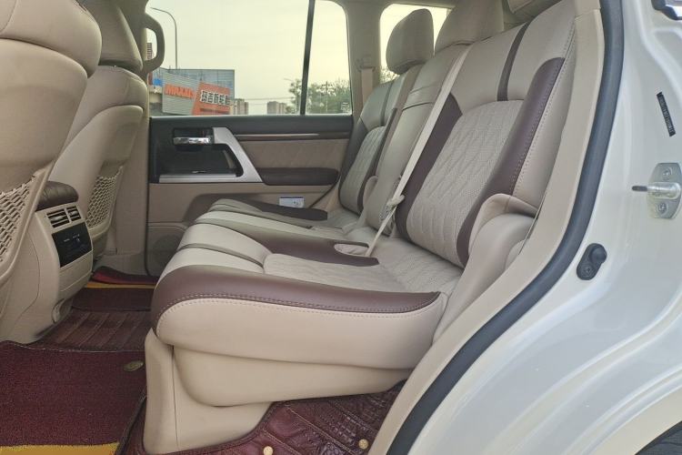 Used Toyota Land Cruiser 2019 4.0L GX-R GT Dual Fuel Sunroof Velvet Interior – Middle East Specification Left Rear Seat