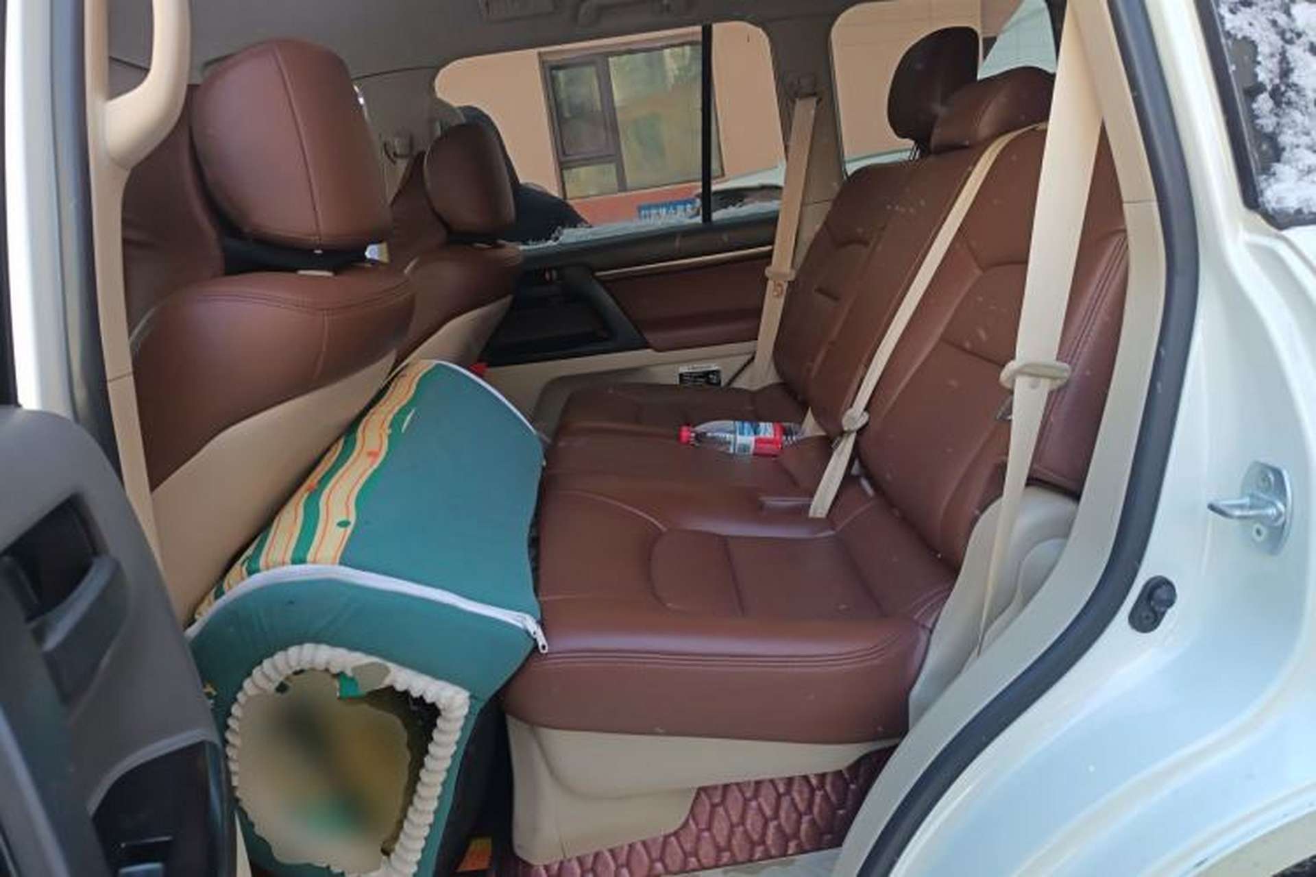 Used Toyota Land Cruiser 2019 4.0L Iron Wheels Refrigerator with Electric Base Basic Version—Middle East Left Rear Seat