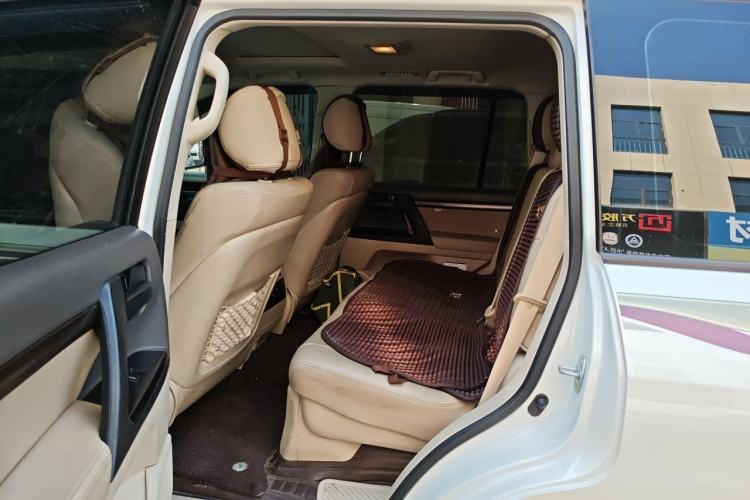 Used Toyota Land Cruiser 2019 4.0L 7-Seater Automatic Transmission Middle East Version Left Rear Seat