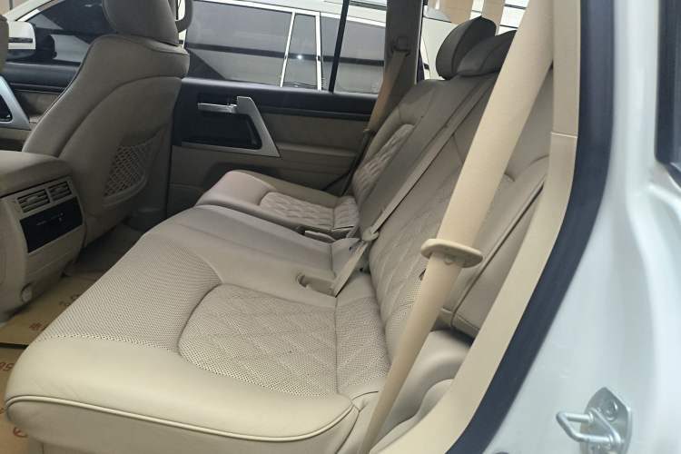 Used Toyota Land Cruiser 2019 4.0L 7-Seater Automatic Transmission Middle East Version Left Rear Seat