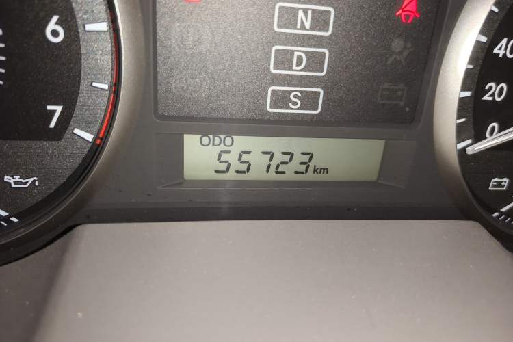 Used Toyota Land Cruiser 2019 4.0L GX-R 5-Seater Parallel Import Odometer Close Up