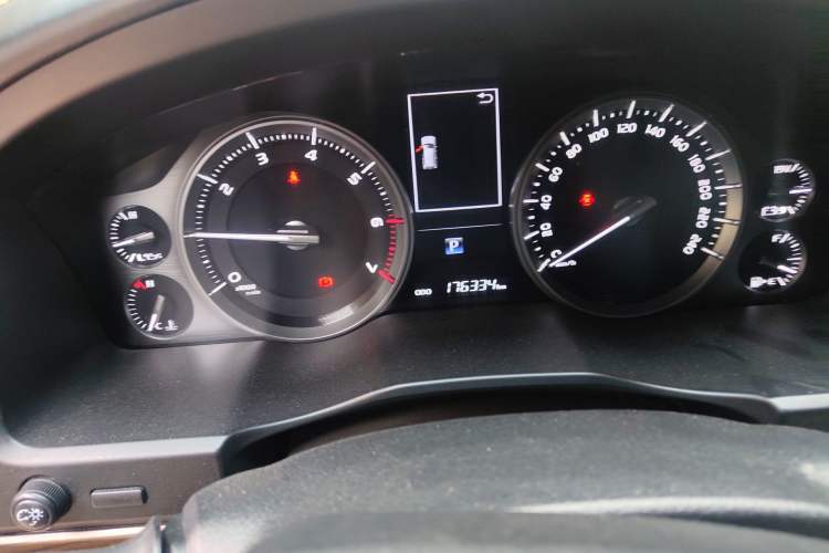 Used Toyota Land Cruiser 2019 4.0L VX-R Lowered Suspension Middle East Odometer Close Up