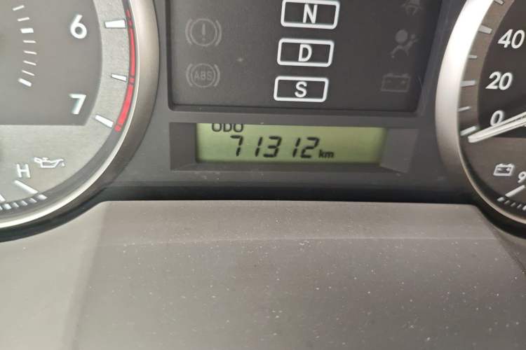 Used Toyota Land Cruiser 2019 4.0L VX-R Lowered Suspension Middle East Odometer Close Up