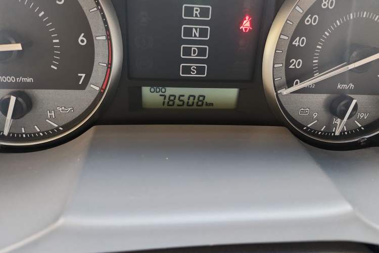 Used Toyota Land Cruiser 2019 4.0L GX-R 7 Seats Parallel Import Odometer Close Up