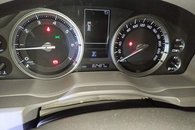 Used Toyota Land Cruiser 2019 4.0L GX-R 7 Seats Parallel Import Odometer Close Up