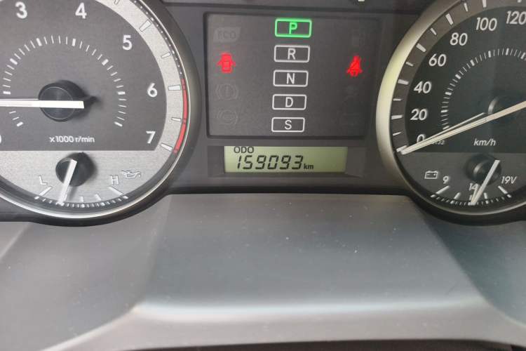 Used Toyota Land Cruiser 2019 4.0L Iron Wheels Refrigerator with Electric Base Basic Version—Middle East Odometer Close Up