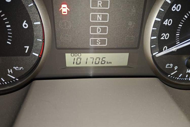 Used Toyota Land Cruiser 2019 4.0L Iron Wheels Refrigerator with Electric Base Basic Version—Middle East Odometer Close Up