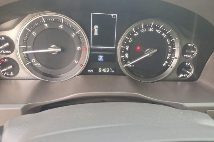 Used Toyota Land Cruiser 2019 4.0L GX-R GT Dual Fuel Sunroof Velvet Interior – Middle East Specification Odometer Close Up