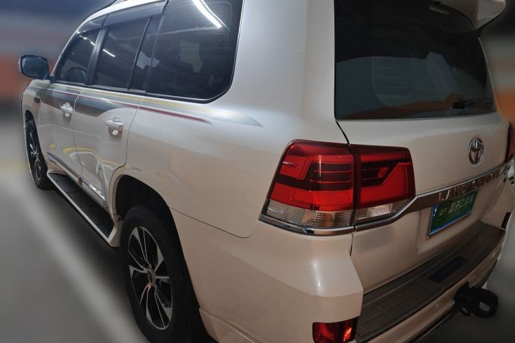 Used Toyota Land Cruiser 2019 4.0L Iron Wheels Refrigerator with Electric Base Basic Version—Middle East Rear Left 45 Deg