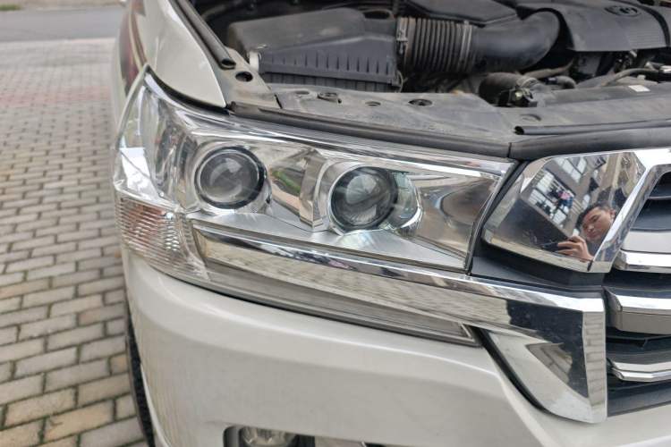 Used Toyota Land Cruiser  Right Front Headlight