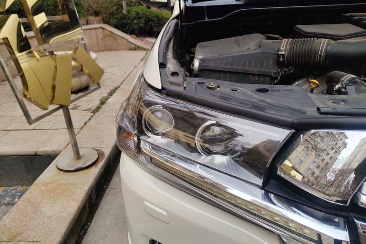 Used Toyota Land Cruiser 2019 4.0L VX-R Lowered Suspension Middle East Right Front Headlight