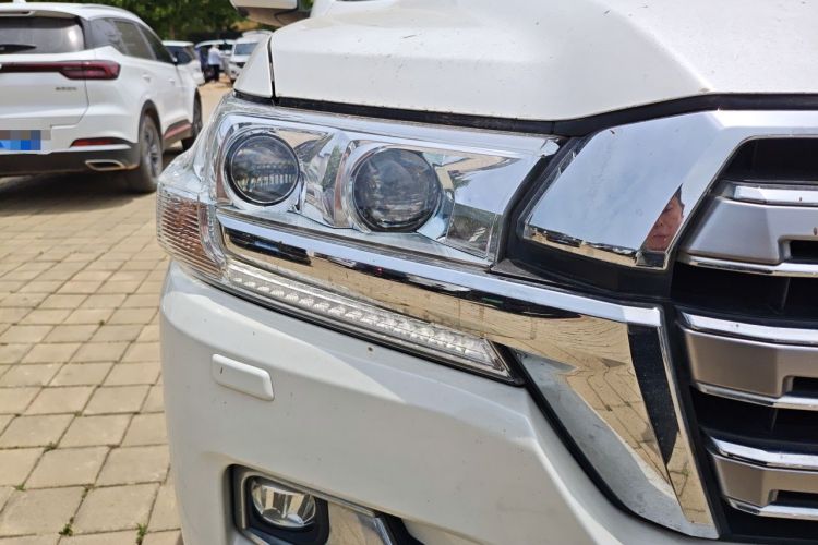 Used Toyota Land Cruiser 2019 4.0L VX-R Lowered Suspension Middle East Right Front Headlight