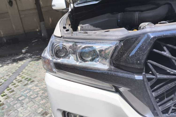 Used Toyota Land Cruiser  Right Front Headlight