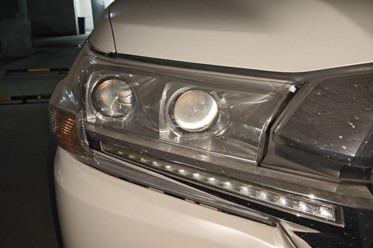 Used Toyota Land Cruiser 2019 4.0L GX-R 5-Seater Parallel Import Right Front Headlight