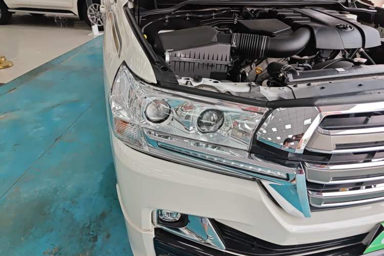 Used Toyota Land Cruiser  Right Front Headlight