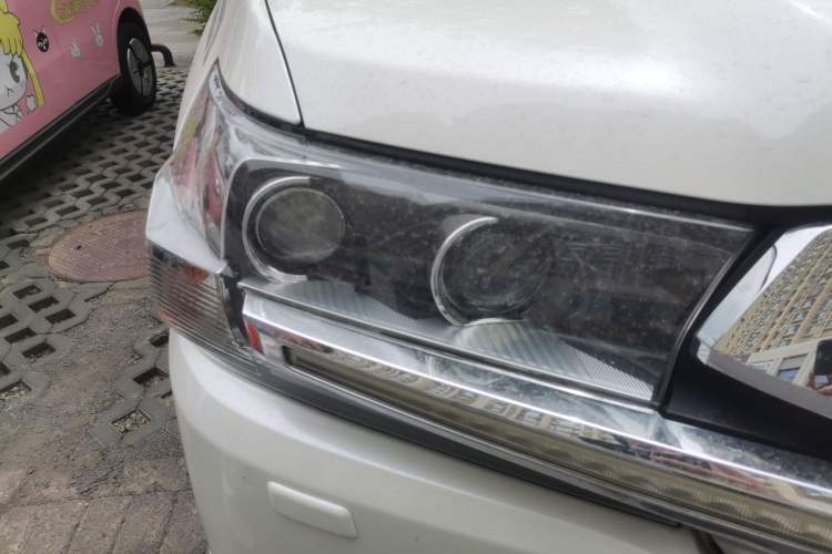 Used Toyota Land Cruiser  Right Front Headlight