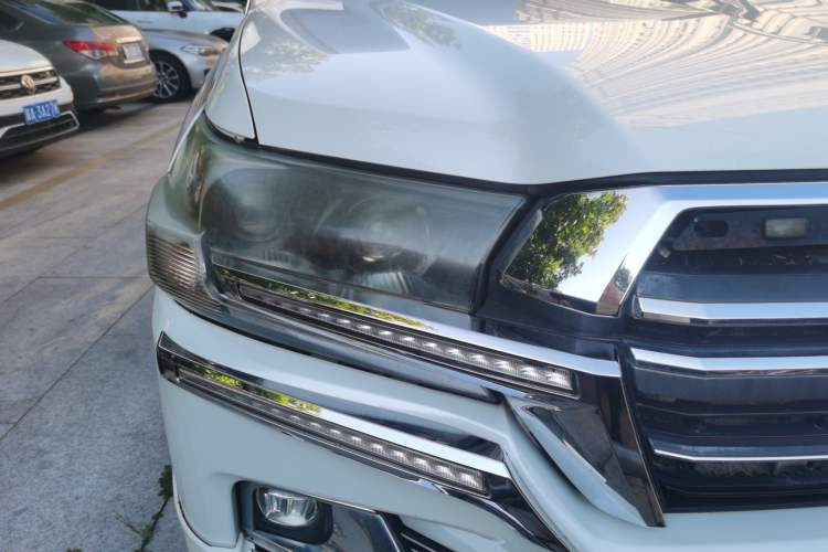 Used Toyota Land Cruiser  Right Front Headlight