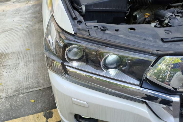 Used Toyota Land Cruiser  Right Front Headlight