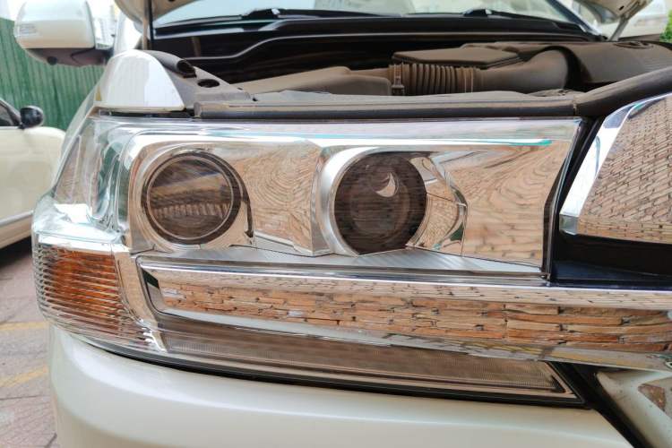 Used Toyota Land Cruiser  Right Front Headlight