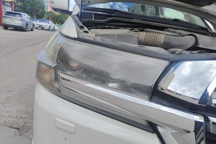 Used Toyota Land Cruiser  Right Front Headlight