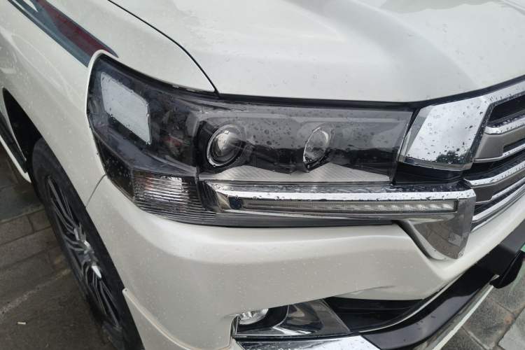 Used Toyota Land Cruiser  Right Front Headlight