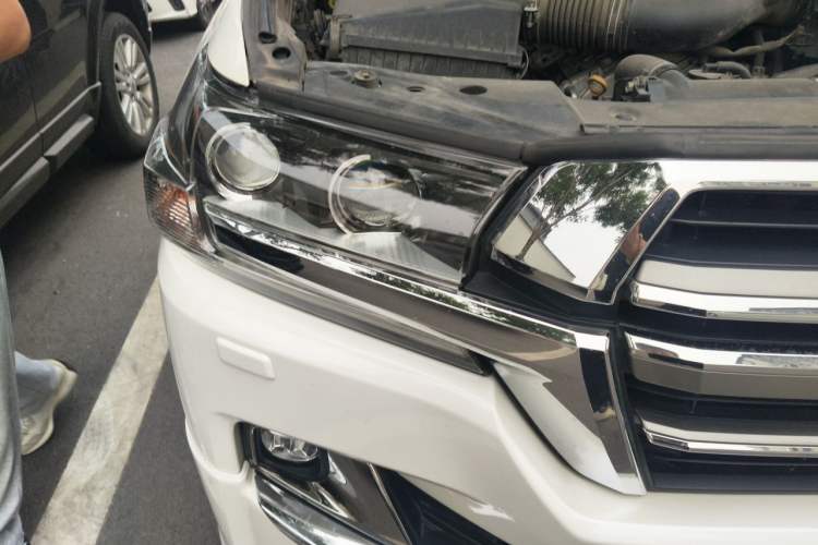 Used Toyota Land Cruiser  Right Front Headlight