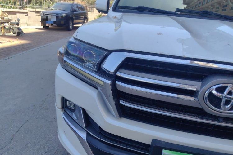 Used Toyota Land Cruiser  Right Front Headlight