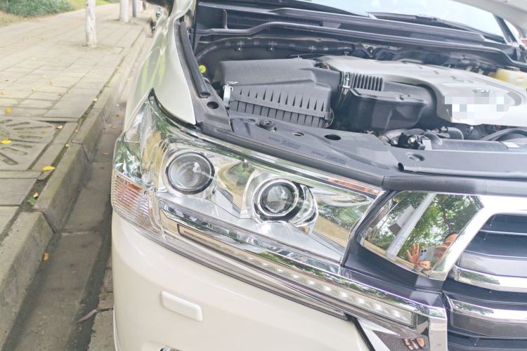 Used Toyota Land Cruiser  Right Front Headlight