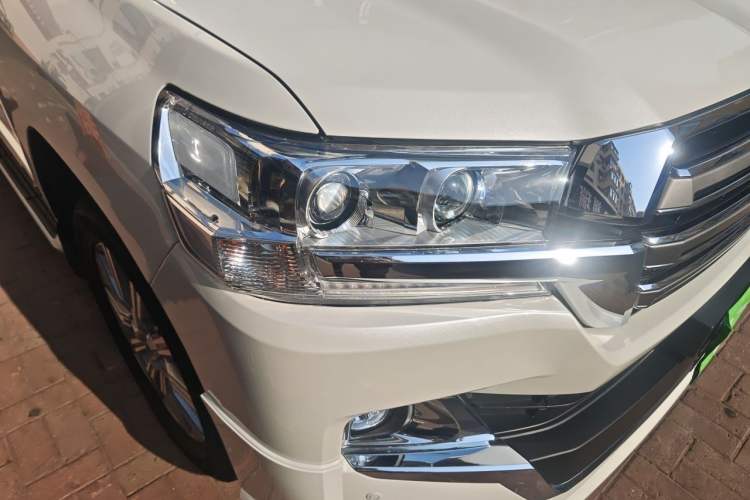 Used Toyota Land Cruiser  Right Front Headlight