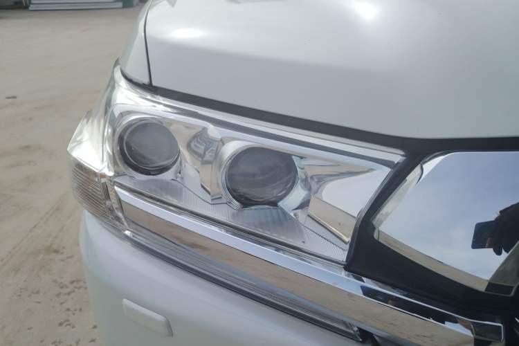 Used Toyota Land Cruiser  Right Front Headlight