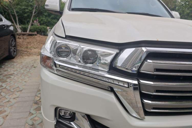 Used Toyota Land Cruiser  Right Front Headlight