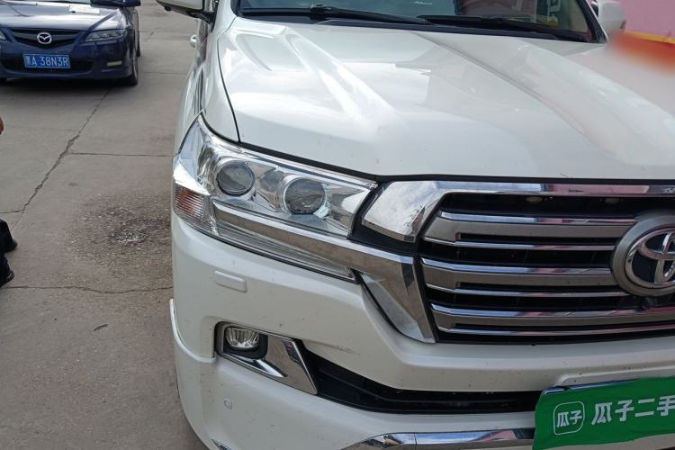 Used Toyota Land Cruiser  Right Front Headlight