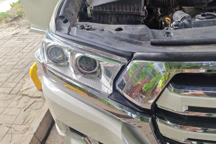 Used Toyota Land Cruiser  Right Front Headlight