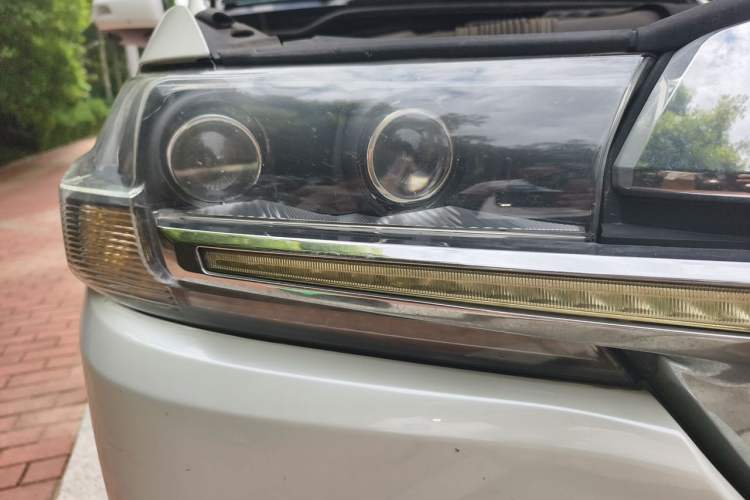 Used Toyota Land Cruiser 2019 4.0L Iron Wheels Refrigerator with Electric Base Basic Version—Middle East Right Front Headlight