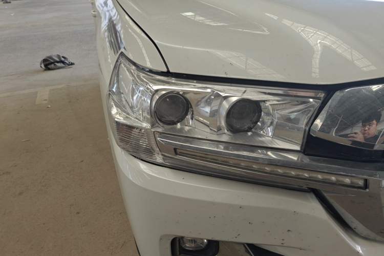 Used Toyota Land Cruiser  Right Front Headlight