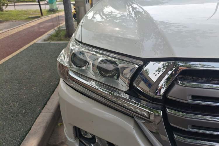 Used Toyota Land Cruiser  Right Front Headlight