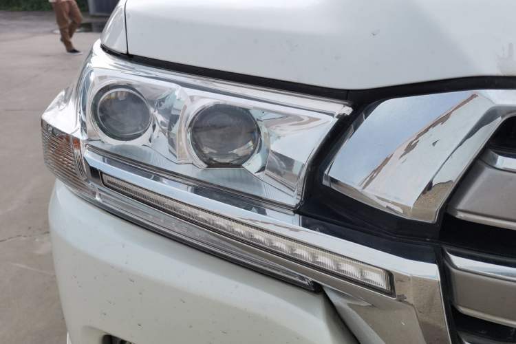 Used Toyota Land Cruiser  Right Front Headlight