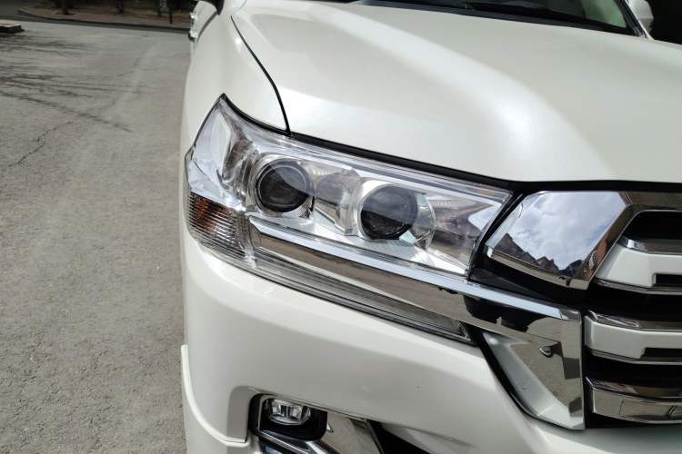 Used Toyota Land Cruiser  Right Front Headlight