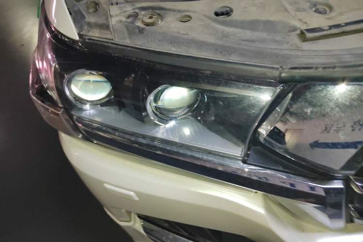 Used Toyota Land Cruiser  Right Front Headlight