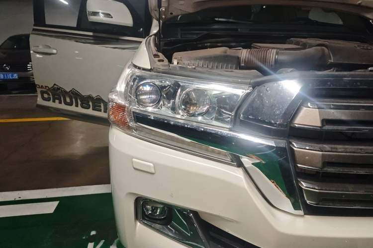 Used Toyota Land Cruiser  Right Front Headlight