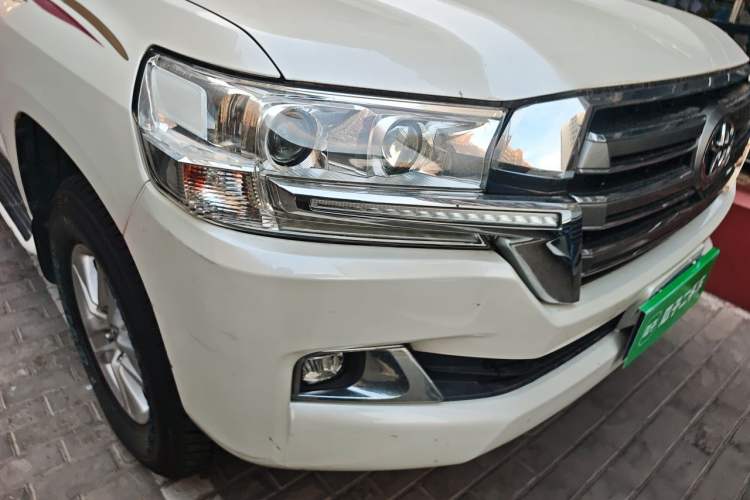 Used Toyota Land Cruiser  Right Front Headlight