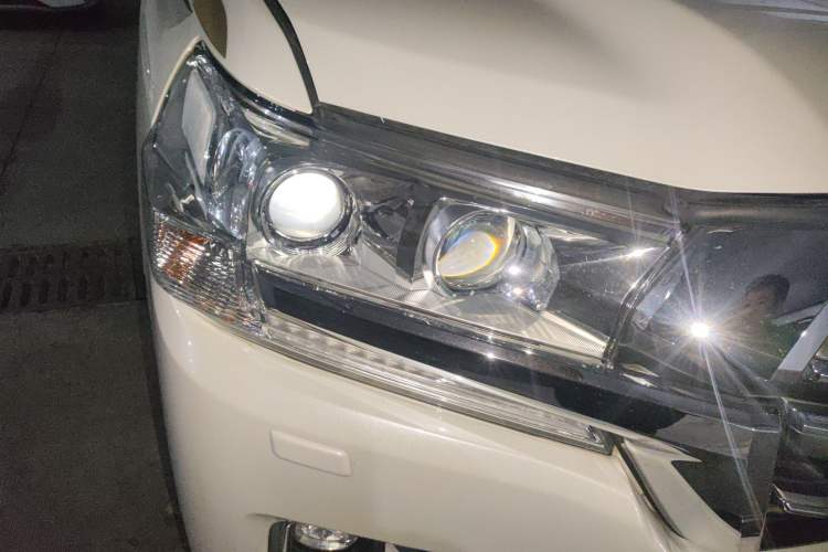 Used Toyota Land Cruiser 2019 4.0L 7-Seater Automatic Transmission Middle East Version Right Front Headlight