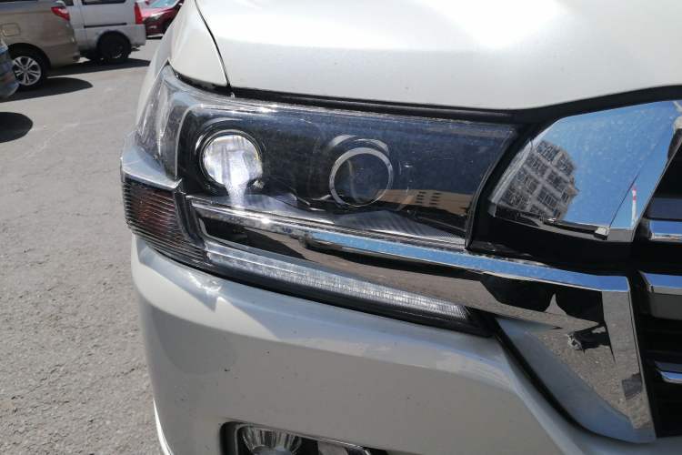 Used Toyota Land Cruiser  Right Front Headlight